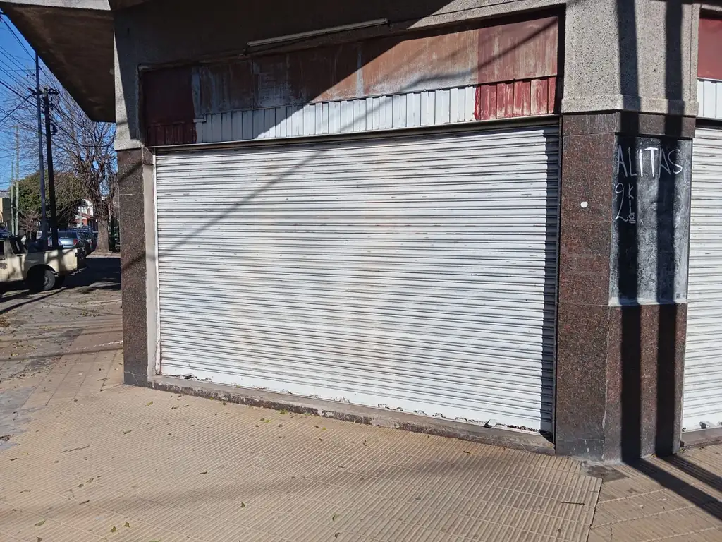 Foto de Local 110 mts2 cubiertos (aprox), imagen 2