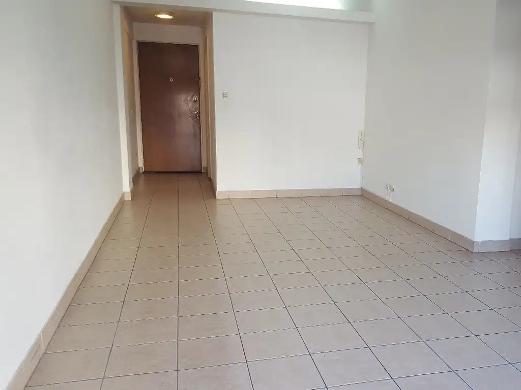 Foto de Balcón al Frente. Comedor Diario ó ESCRITORIO (3er.DORMITORIO).Luminoso, imagen 1
