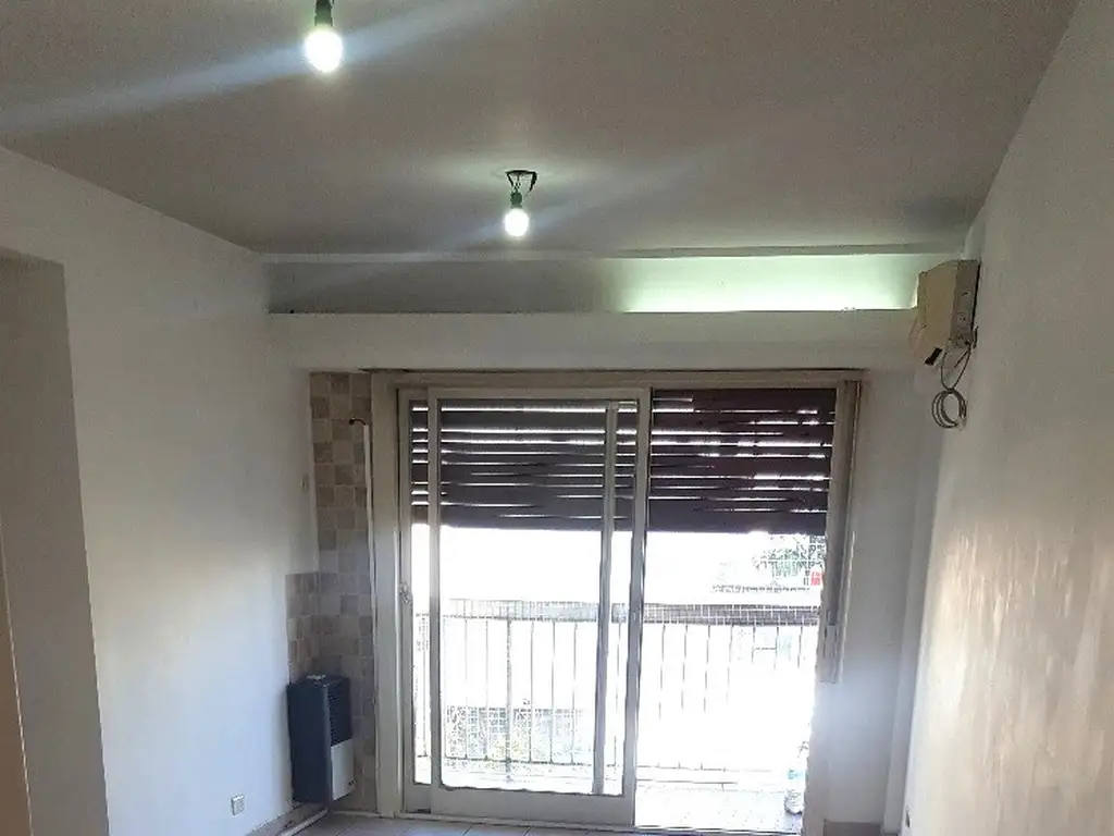 Foto de Balcón al Frente. Comedor Diario ó ESCRITORIO (3er.DORMITORIO).Luminoso, imagen 2