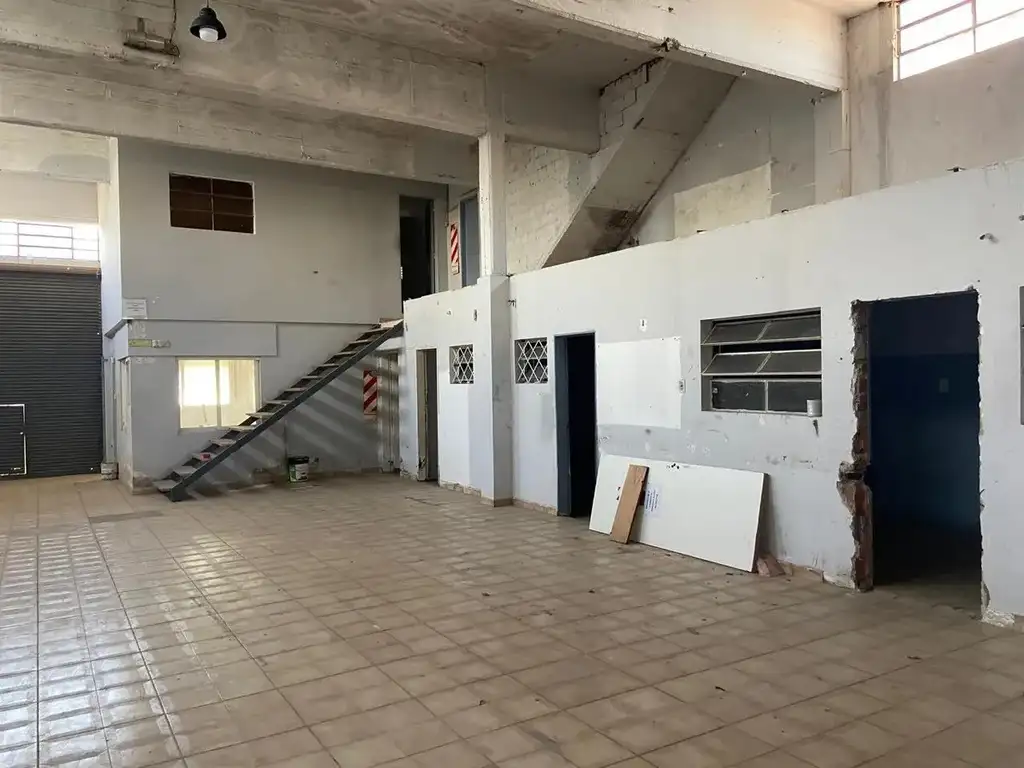 Foto de Alquiler Galpón 320 m en Villa Ballester | Excelente Estado | 2 Baños |, imagen 2