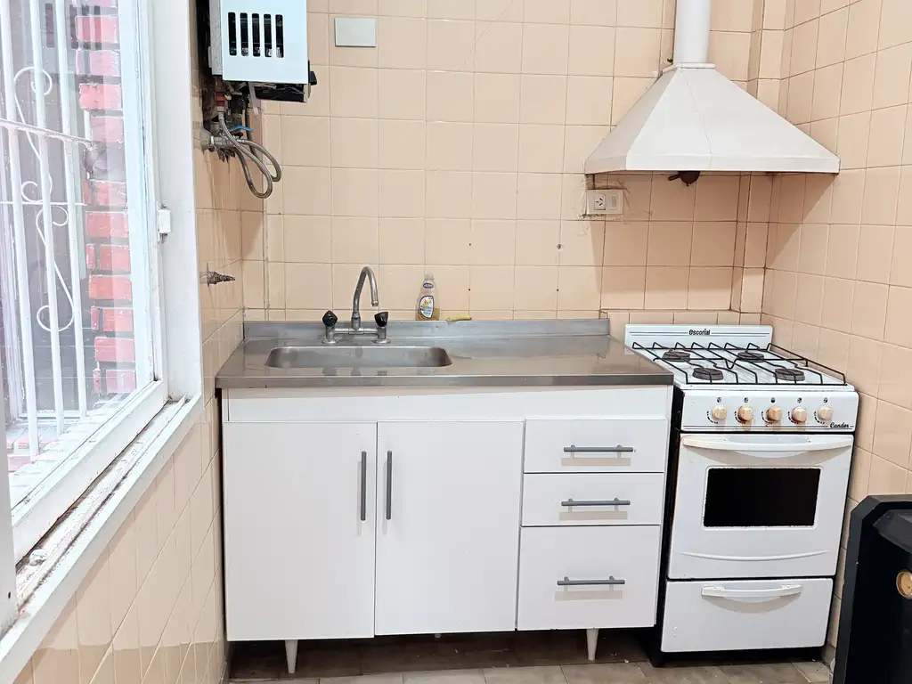 Foto de SOLO USO COMERCIAL -- 450 M2 IDEAL DEPOSITO/OFICINAS/VENTA ON LINE, imagen 1