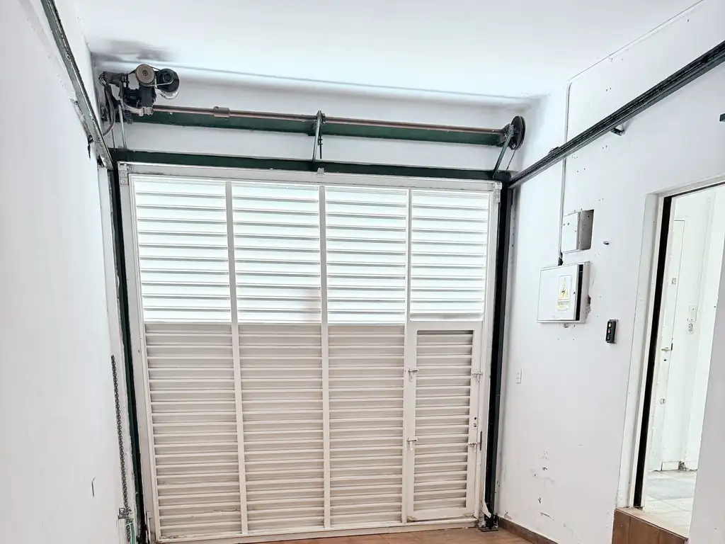Foto de SOLO USO COMERCIAL -- 450 M2 IDEAL DEPOSITO/OFICINAS/VENTA ON LINE, imagen 3