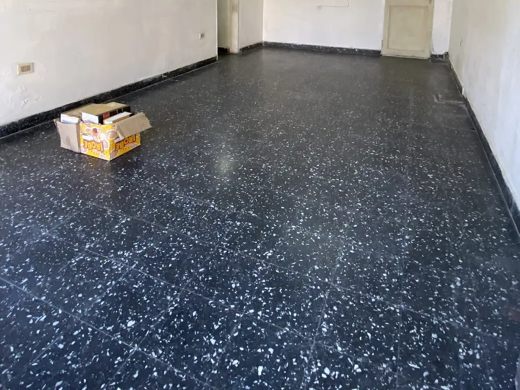 Foto de Muy buen local con baño de 4 metros de frente por 7 metros de fondo, imagen 2
