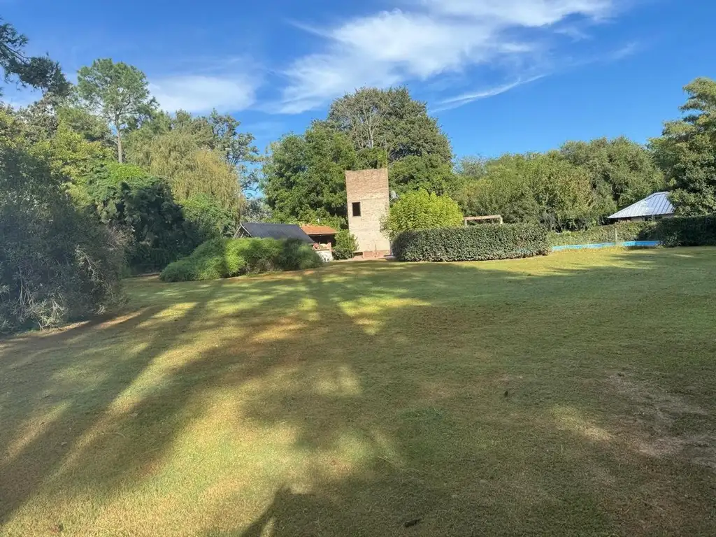Foto de Amplio terreno parquizado c/pileta y quincho, Las Heras, imagen 1