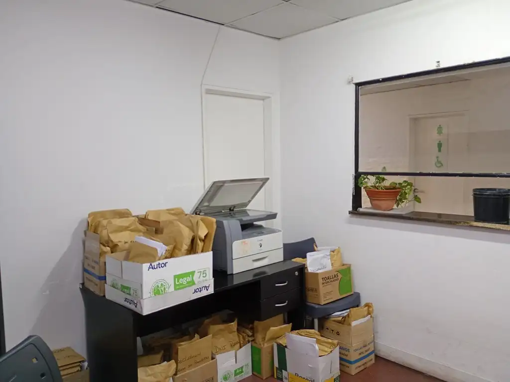 Foto de IMPORTANTE LOCAL COMERCIAL PARA DIVERSOS RUBROS, imagen 1