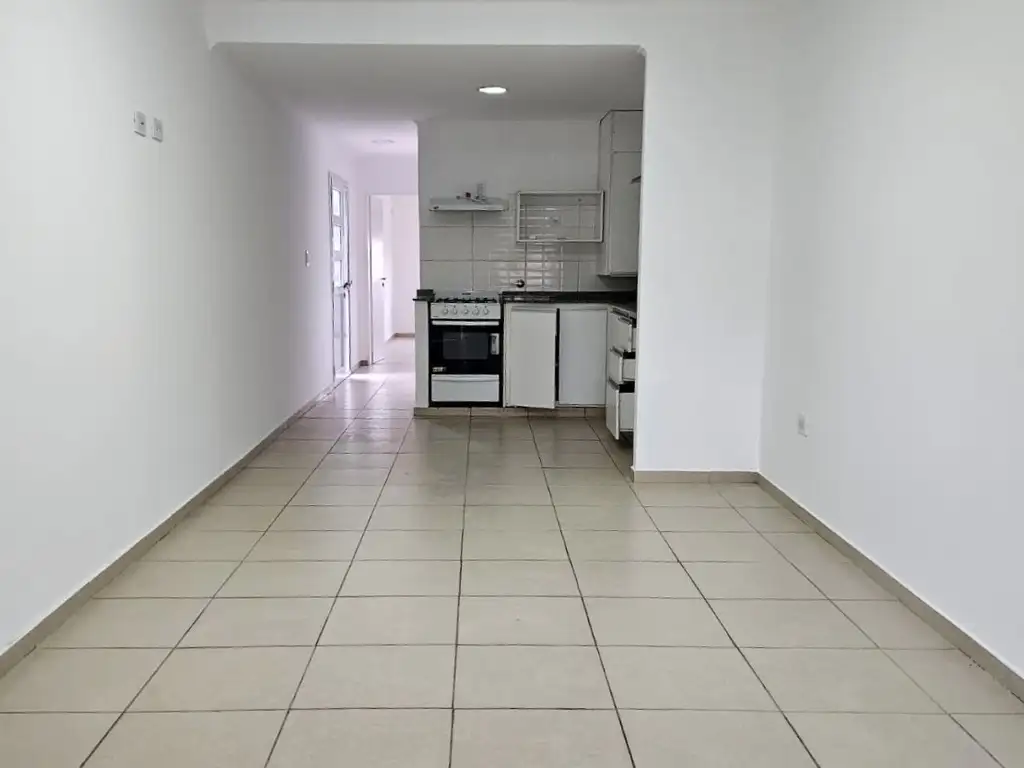 Foto de Alquiler Dpto. Planta Alta – 1 Dorm. – Lobos, imagen 2