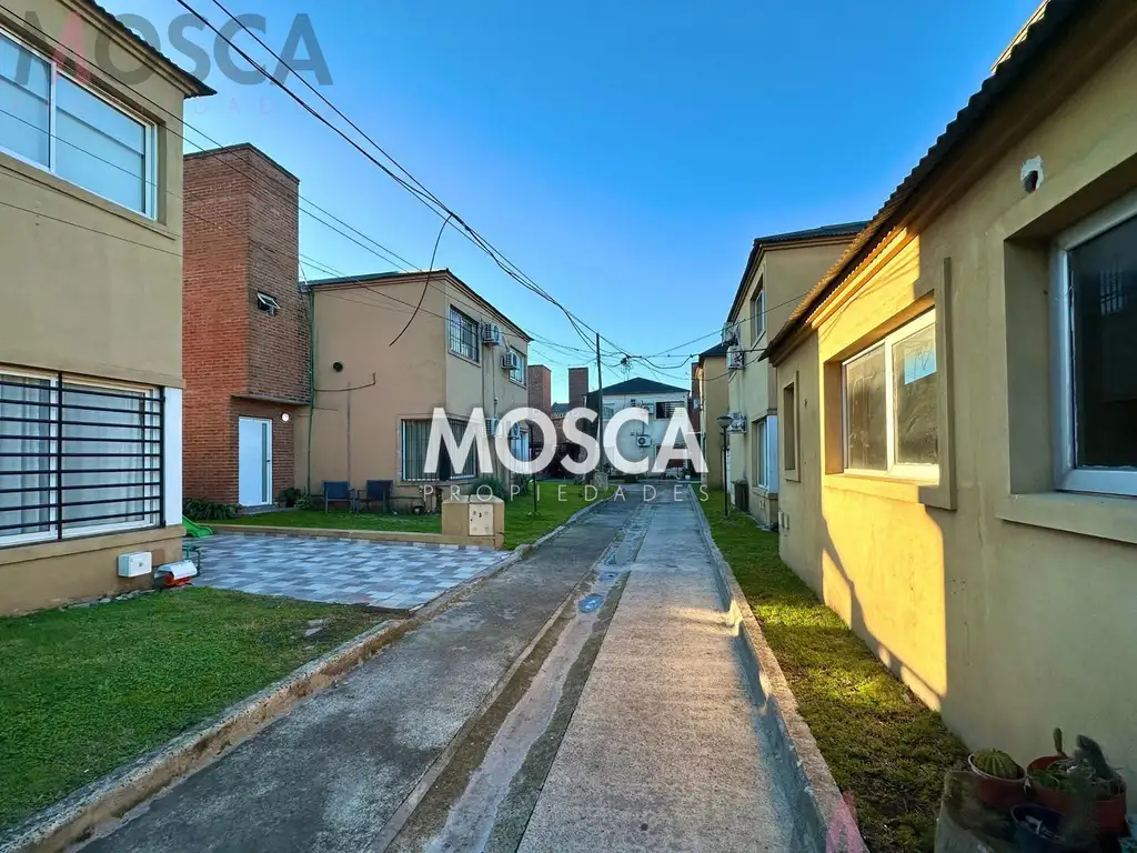 Foto de Departamento dos ambientes en alquiler Moreno centro, imagen 1