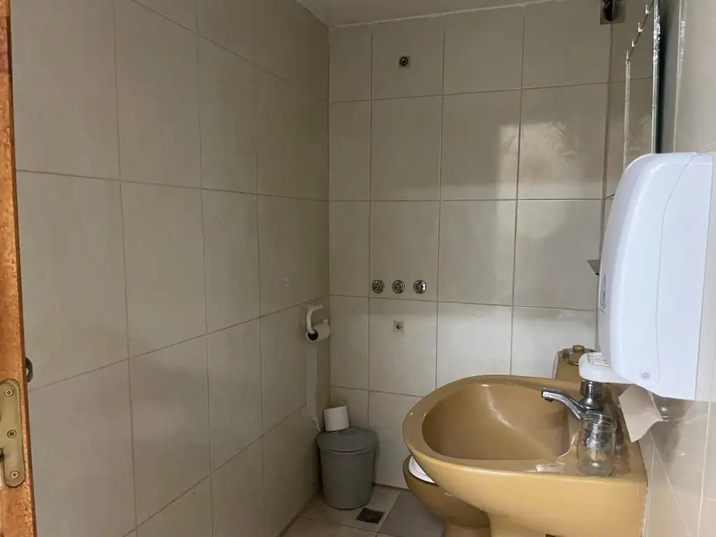 Foto de DEPOSITO U OFICINA EN PRIMER PISO CON 2 BAÑOS Y COCINA, imagen 5