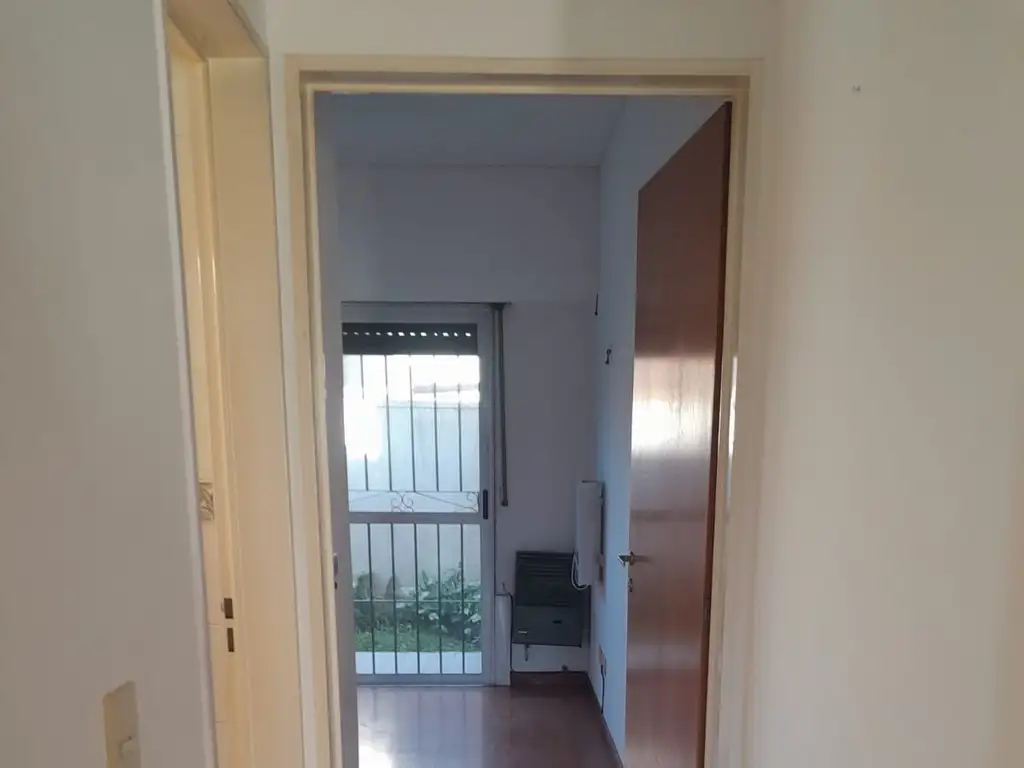 Foto de Hermoso Departamento de 2 ambientes con Jardin propio., imagen 3