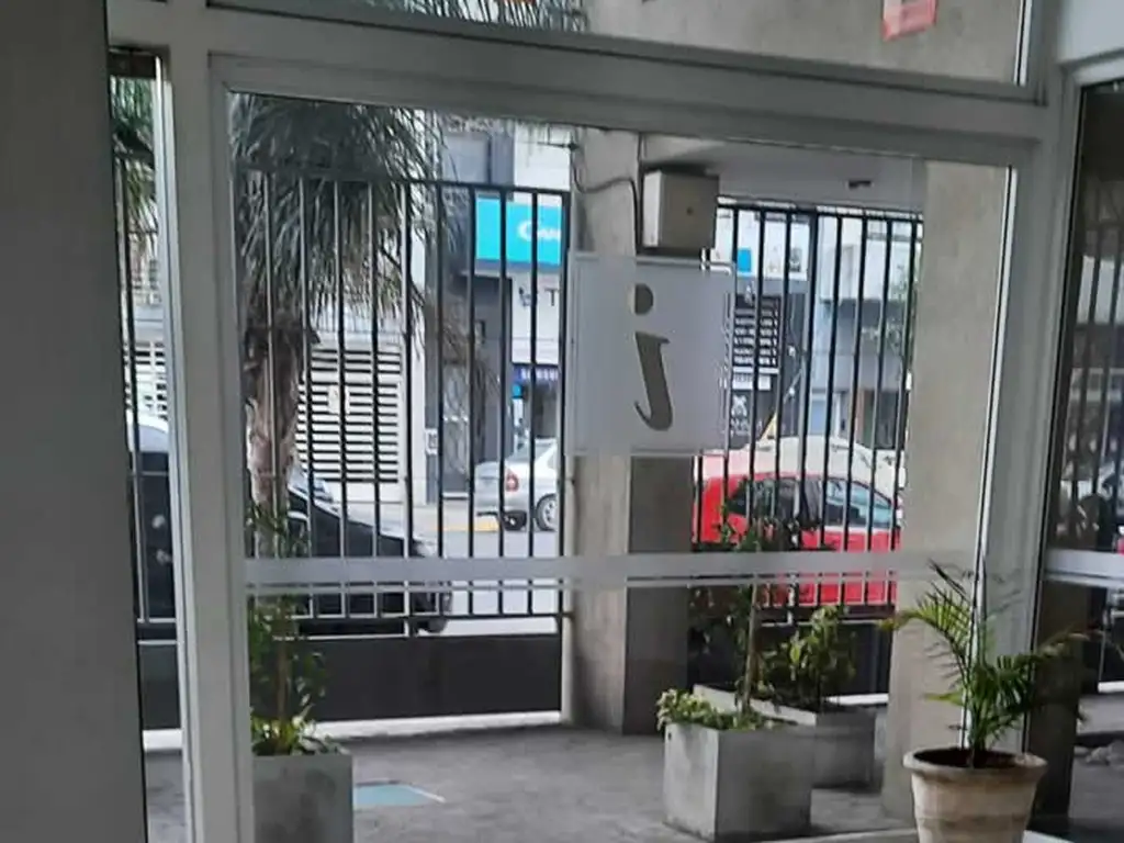 Foto de EXCELENTE DEPARTAMENTO UN AMBIENTE CON COCHERA PRIVADA DESCUBIERTA, imagen 5