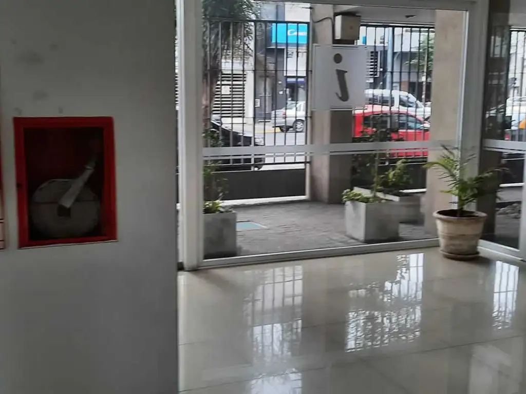 Foto de EXCELENTE DEPARTAMENTO UN AMBIENTE CON COCHERA PRIVADA DESCUBIERTA, imagen 3