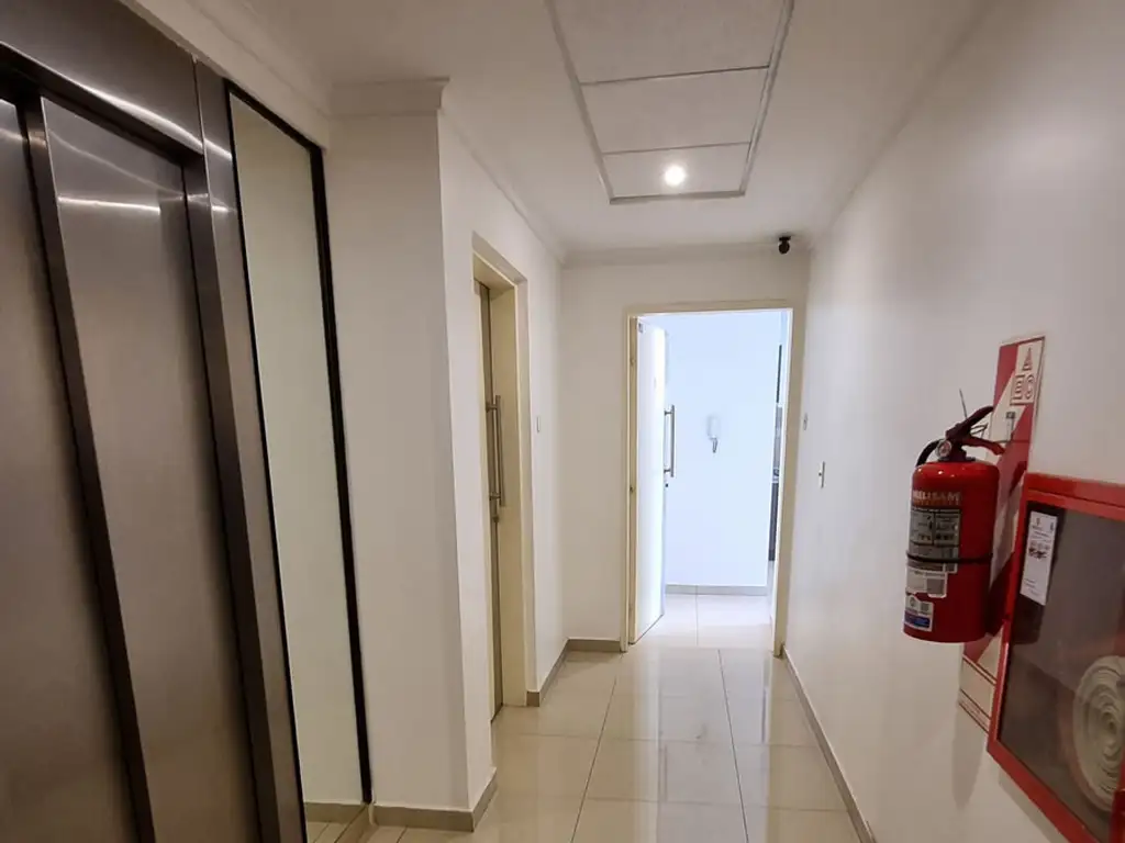 Foto de EXCELENTE DEPARTAMENTO UN AMBIENTE CON COCHERA PRIVADA DESCUBIERTA, imagen 4