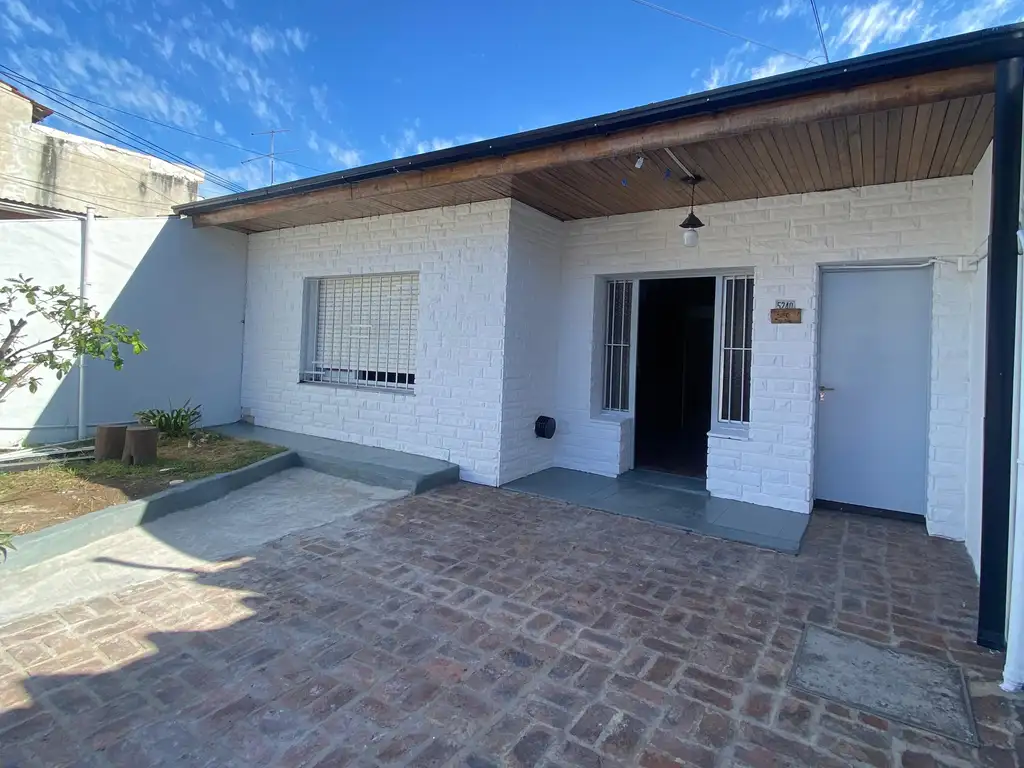 Foto de PH - IMPECABLE, COCHERA. 2 DORMITORIOS, JARDIN, PATIO CON PARRILLA, imagen 1