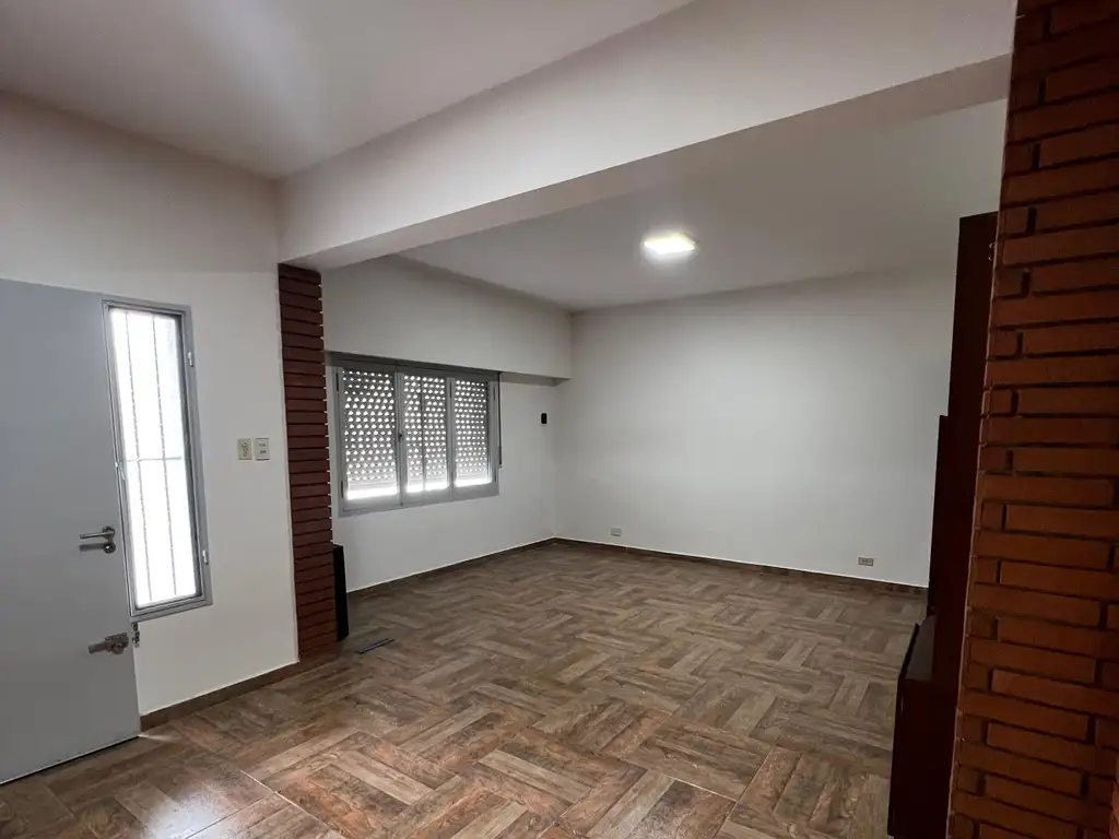 Foto de PH - IMPECABLE, COCHERA. 2 DORMITORIOS, JARDIN, PATIO CON PARRILLA, imagen 3