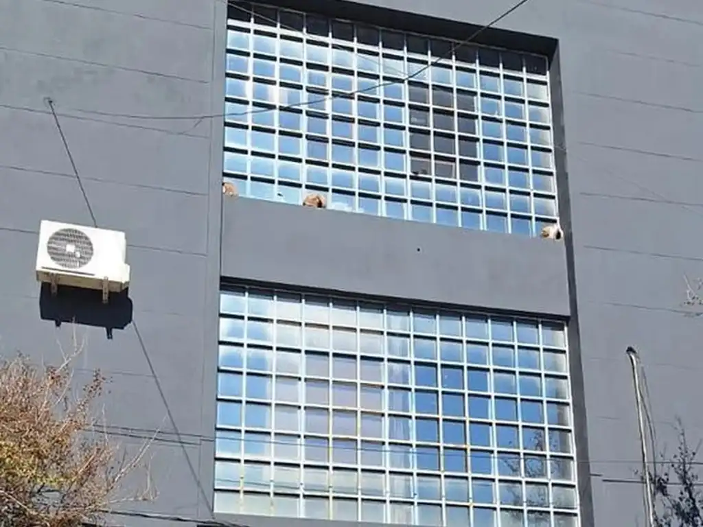 Foto de Alquiler | Local comercial | 3 plantas | Capitán Bermúdez | Barrio, imagen 3