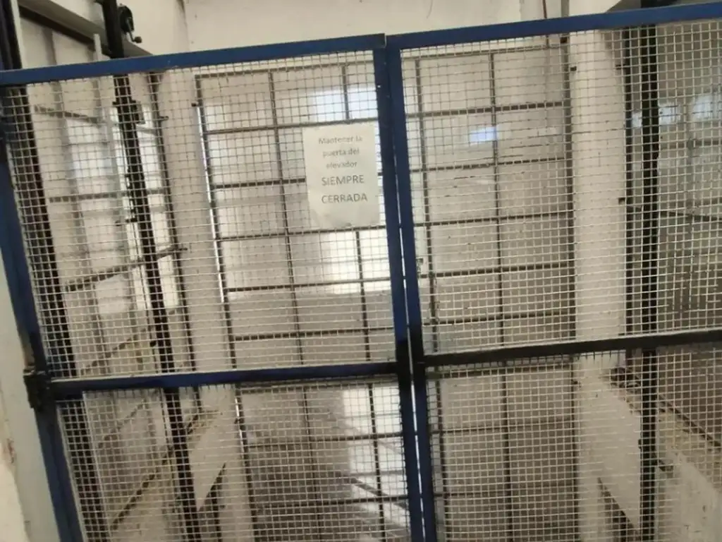 Foto de Alquiler | Local comercial | 3 plantas | Capitán Bermúdez | Barrio, imagen 4