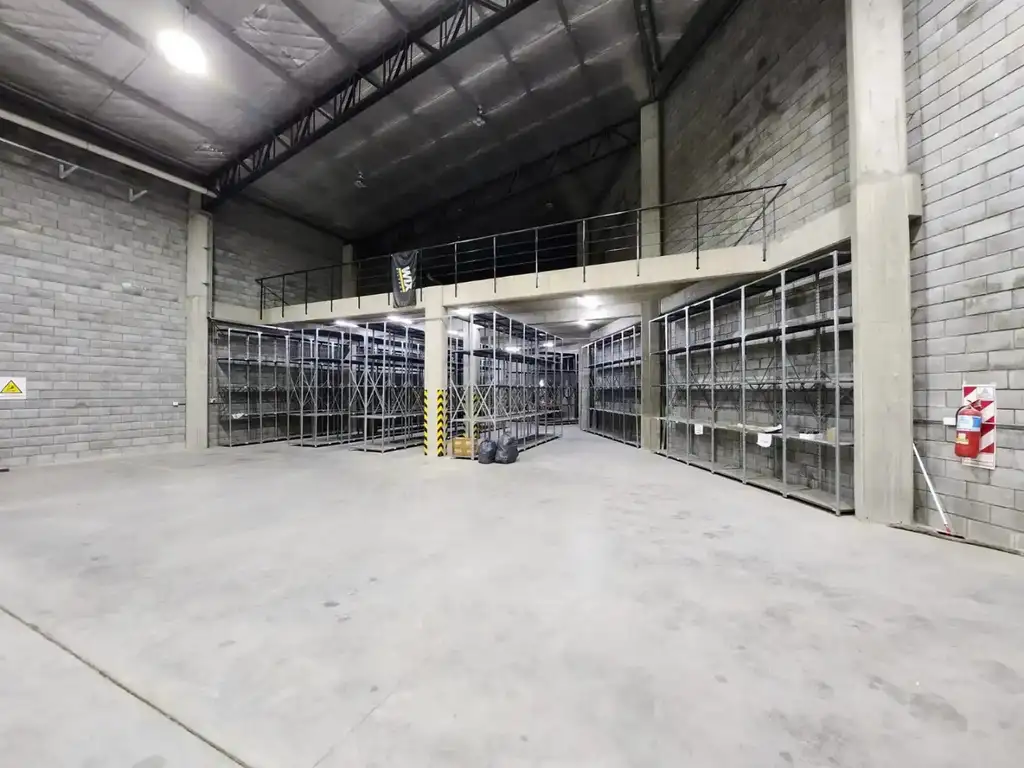 Foto de DEPOSITO CON OFICINAS EN ALQUILER EN LOMA VERDE, imagen 3