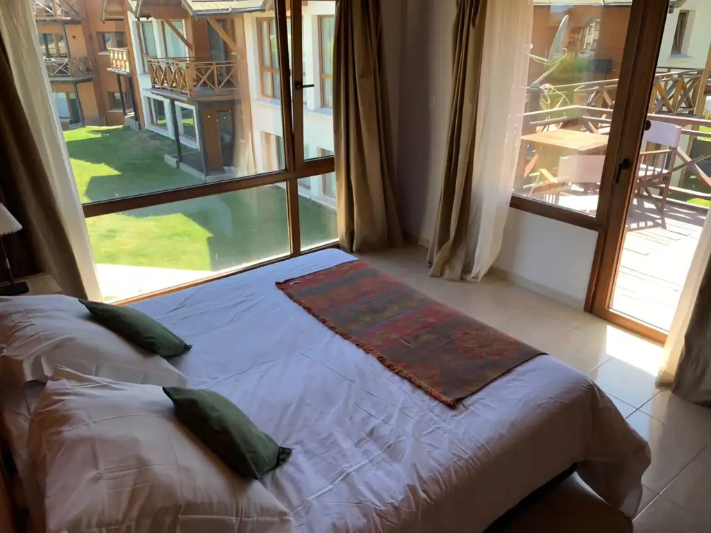 Foto de Precioso monoambiente, en primer piso, con baño completo y entrada de, imagen 1