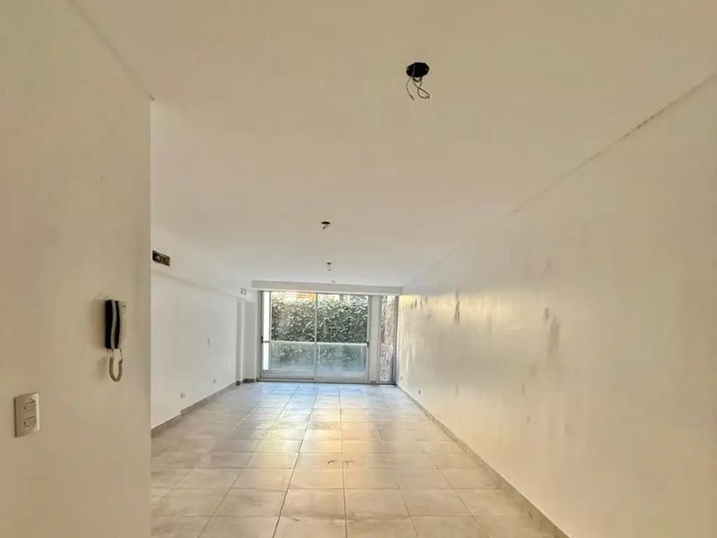 Foto de Excelente monoamb de gran amplitud c/ bcón al ctfte., imagen 1