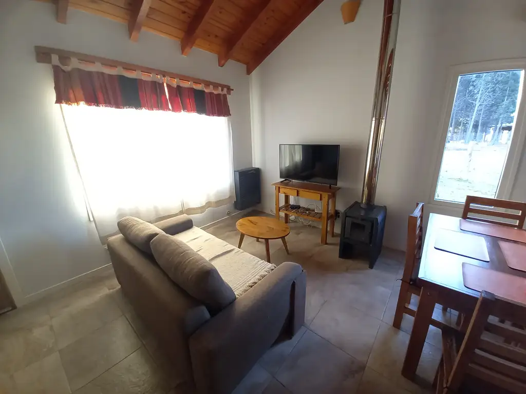 Foto de Cómoda cabaña dos ambientes, en dos plantas, con entrada pasante de, imagen 3