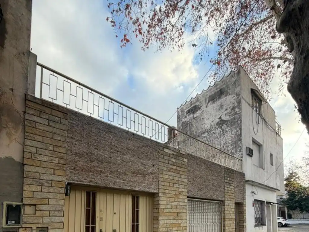 Foto de CASA A REFACCIONAR O MODERNIZAR GARAJE 2 PATIOS TERRAZA, imagen 1