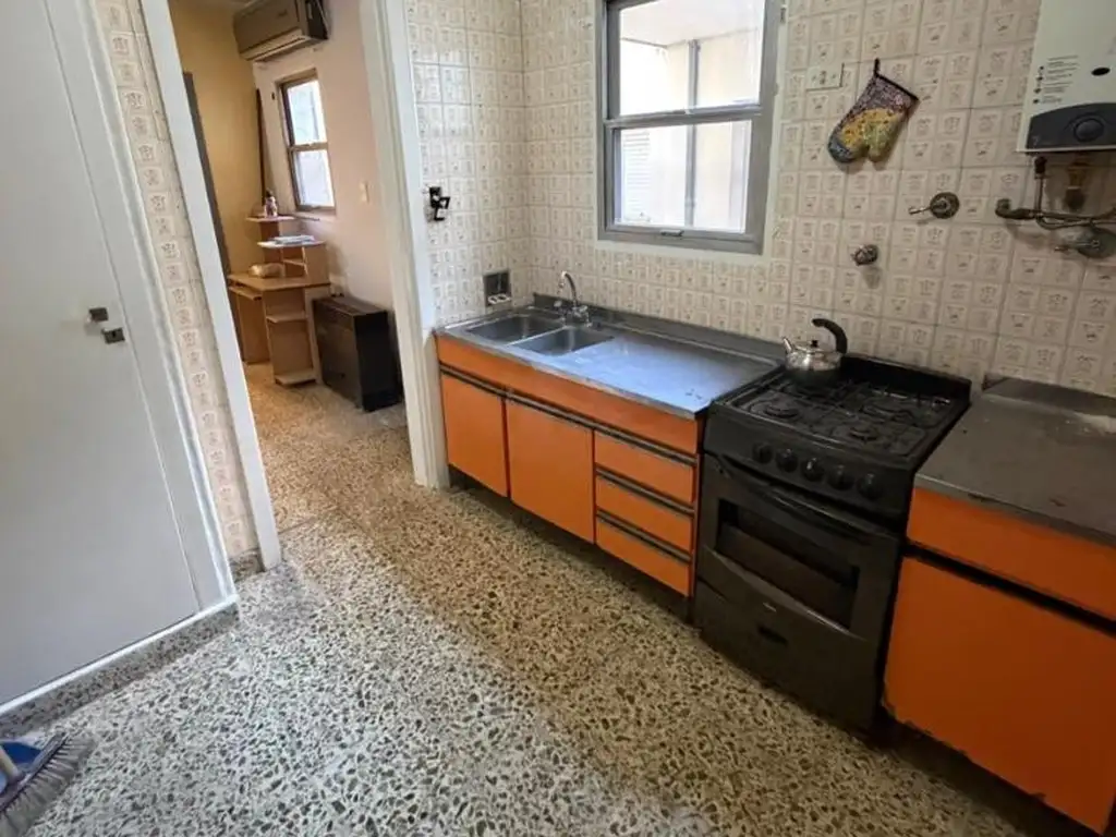 Foto de CASA A REFACCIONAR O MODERNIZAR GARAJE 2 PATIOS TERRAZA, imagen 4