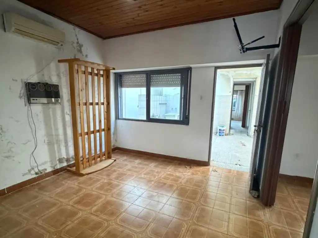 Foto de CASA A REFACCIONAR O MODERNIZAR GARAJE 2 PATIOS TERRAZA, imagen 5