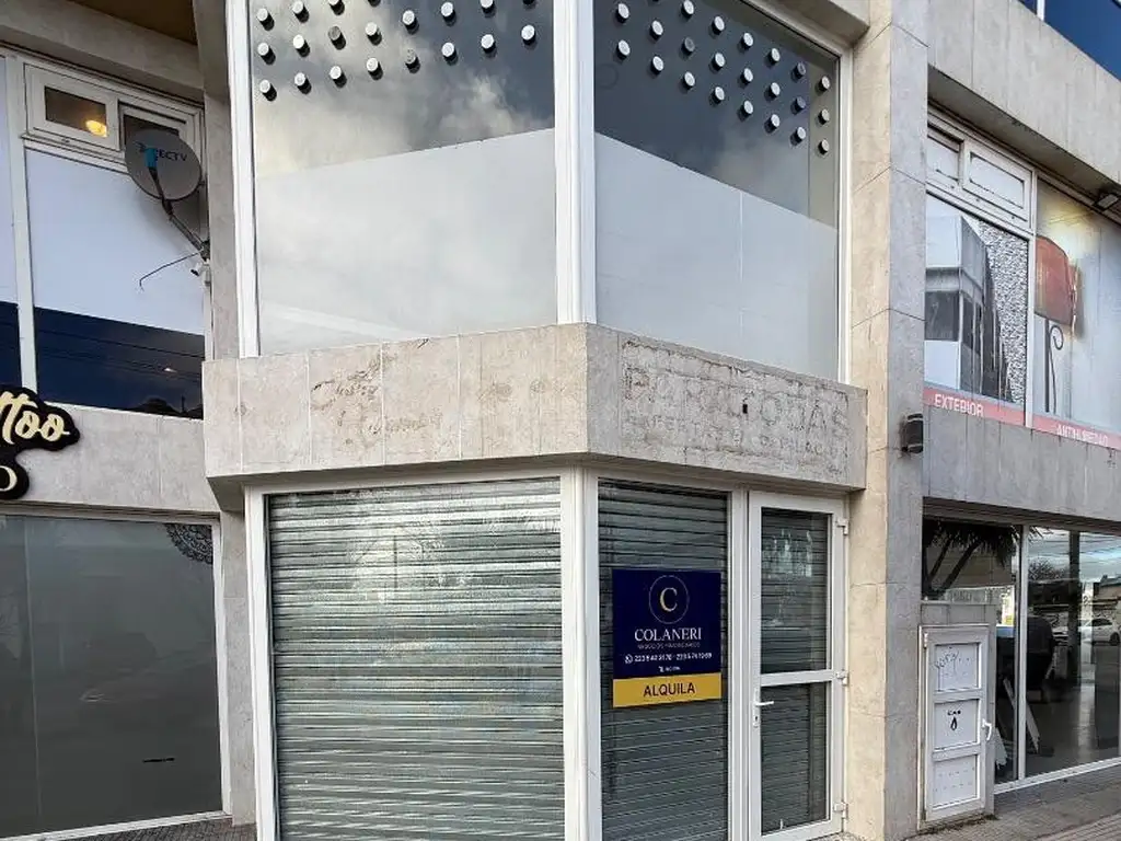 Foto de Local desarrollado en dos niveles, imagen 1
