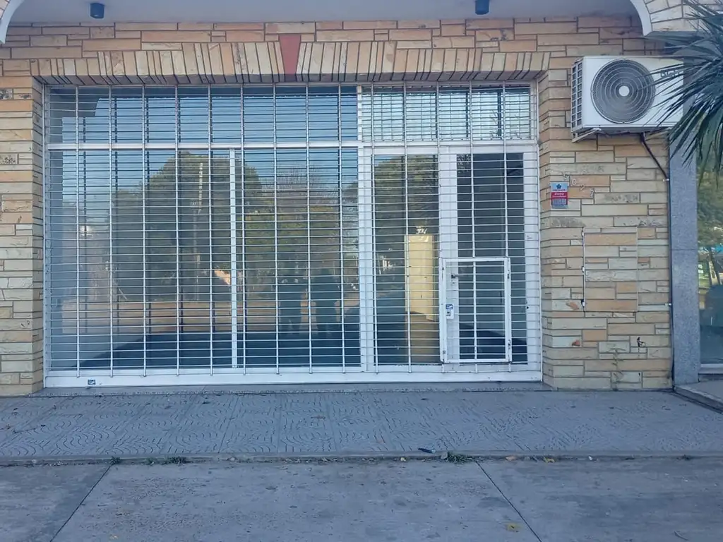 Foto de Amplio Local en alquiler en Olmos, imagen 3