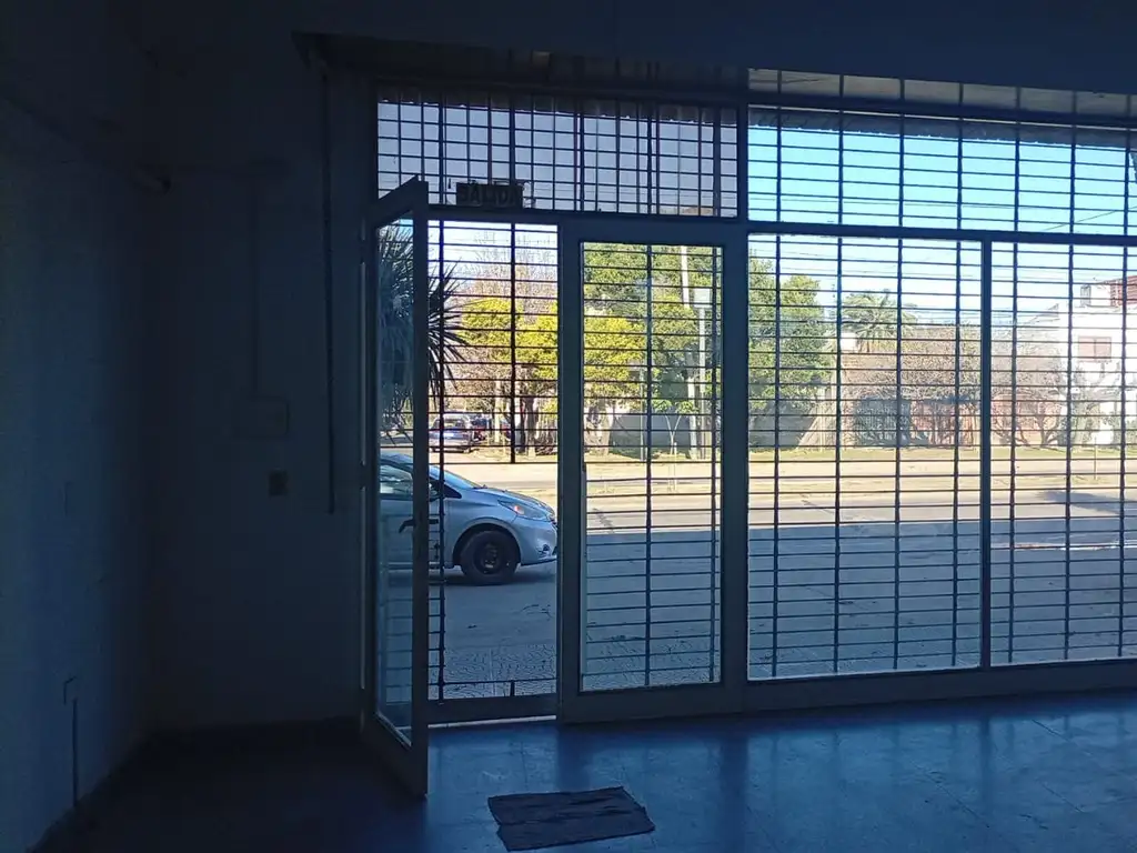 Foto de Amplio Local en alquiler en Olmos, imagen 2