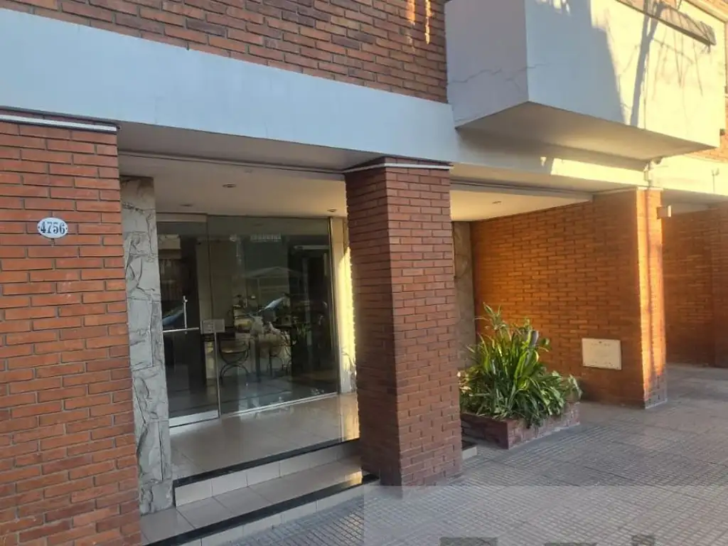 Foto de 4 ambientes al frente c/balcón y cochera fija cubierta, 2 baños, cocina, imagen 4