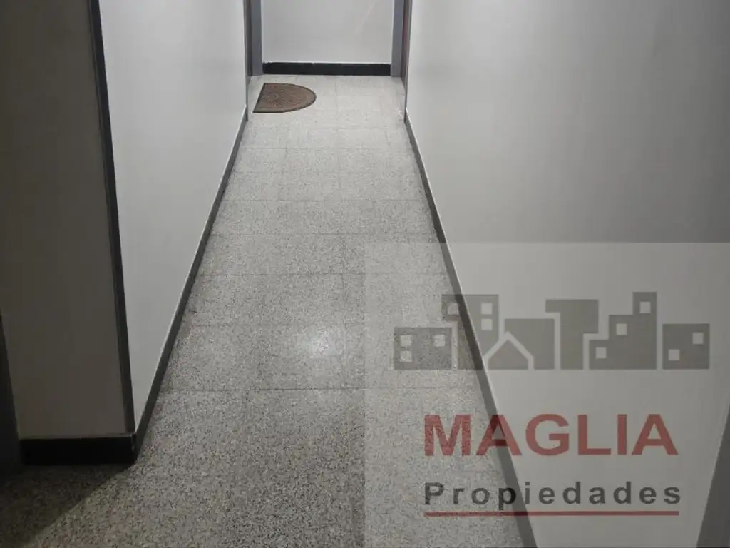 Foto de 4 ambientes al frente c/balcón y cochera fija cubierta, 2 baños, cocina, imagen 3