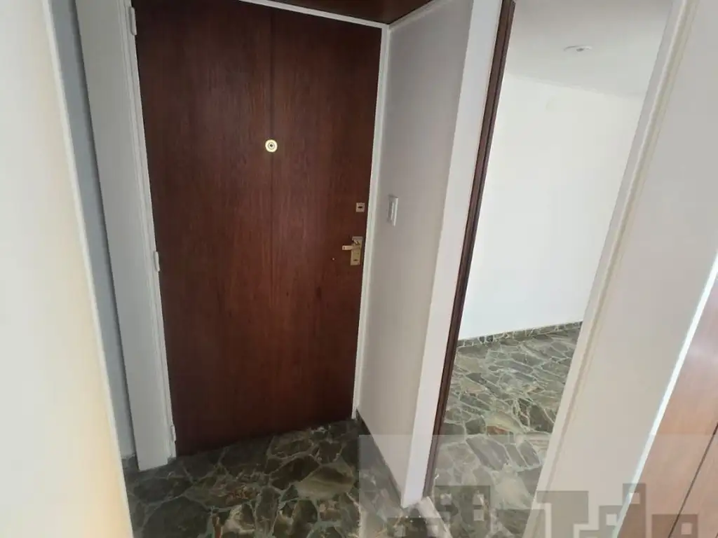 Foto de 4 ambientes al frente c/balcón y cochera fija cubierta, 2 baños, cocina, imagen 5