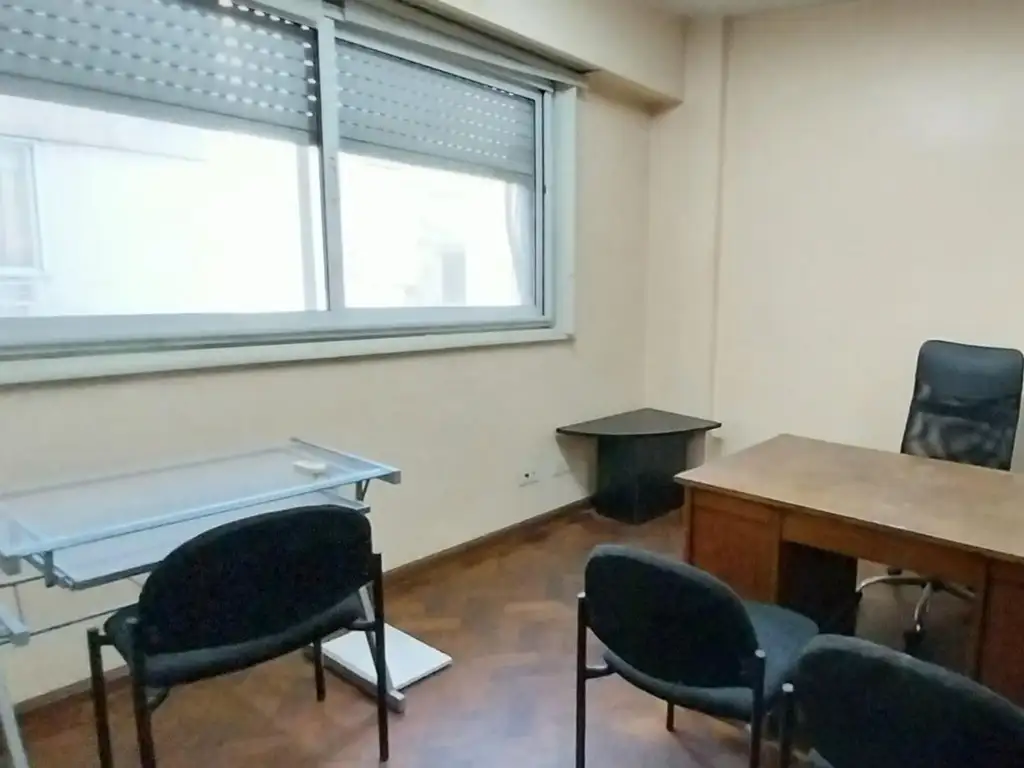 Foto de OFICINA 42mts CON MUEBLES, BAÑO Y KITCHENETTE, imagen 2