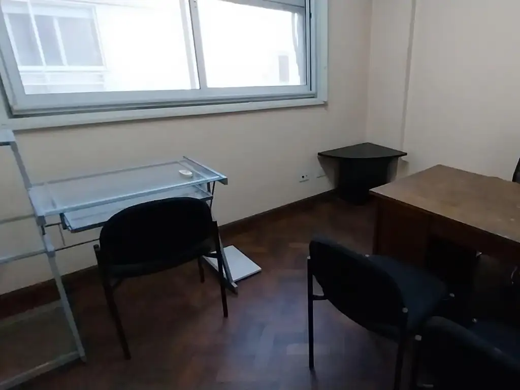 Foto de OFICINA 42mts CON MUEBLES, BAÑO Y KITCHENETTE, imagen 1