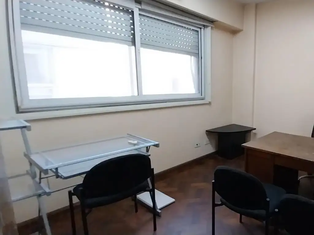 Foto de OFICINA 42mts CON MUEBLES, BAÑO Y KITCHENETTE, imagen 3
