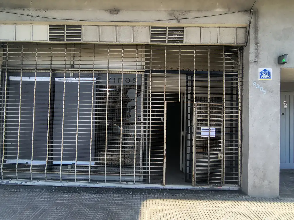 Foto de EXCELENTE LOCAL DE 105 MT2, IDEAL MULTIPLES DESTINOS, imagen 2