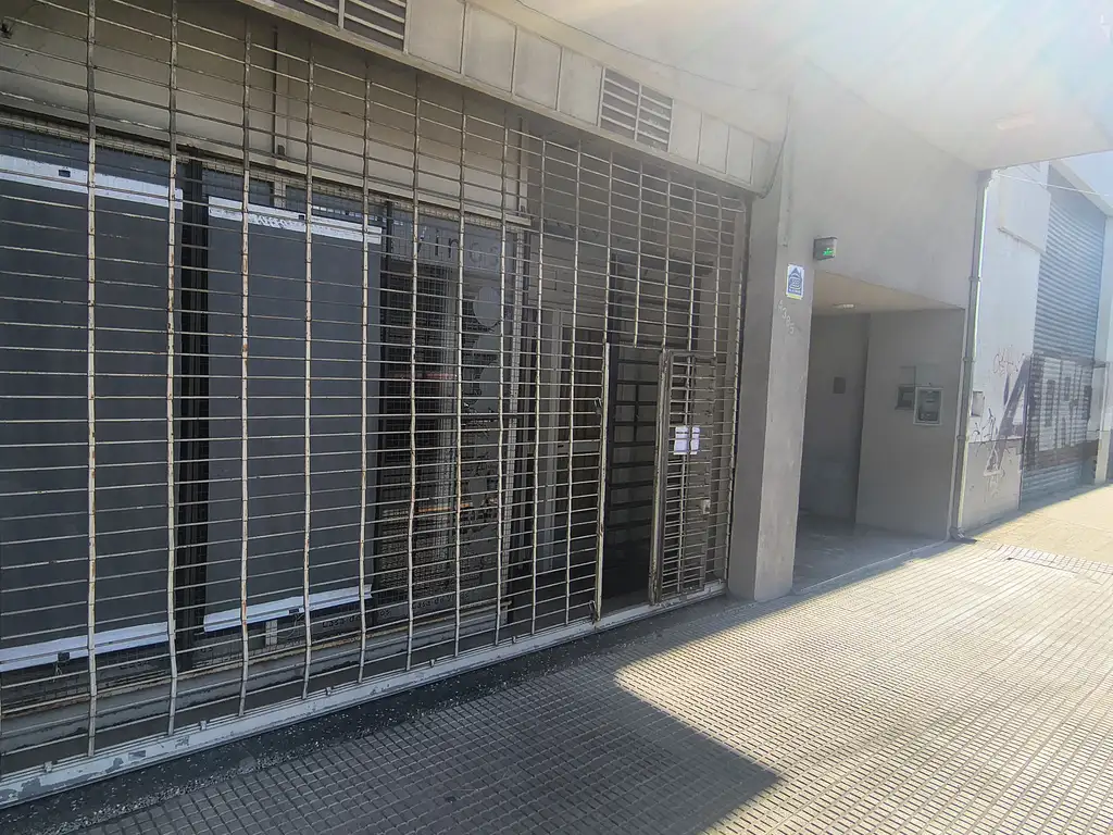 Foto de EXCELENTE LOCAL DE 105 MT2, IDEAL MULTIPLES DESTINOS, imagen 1