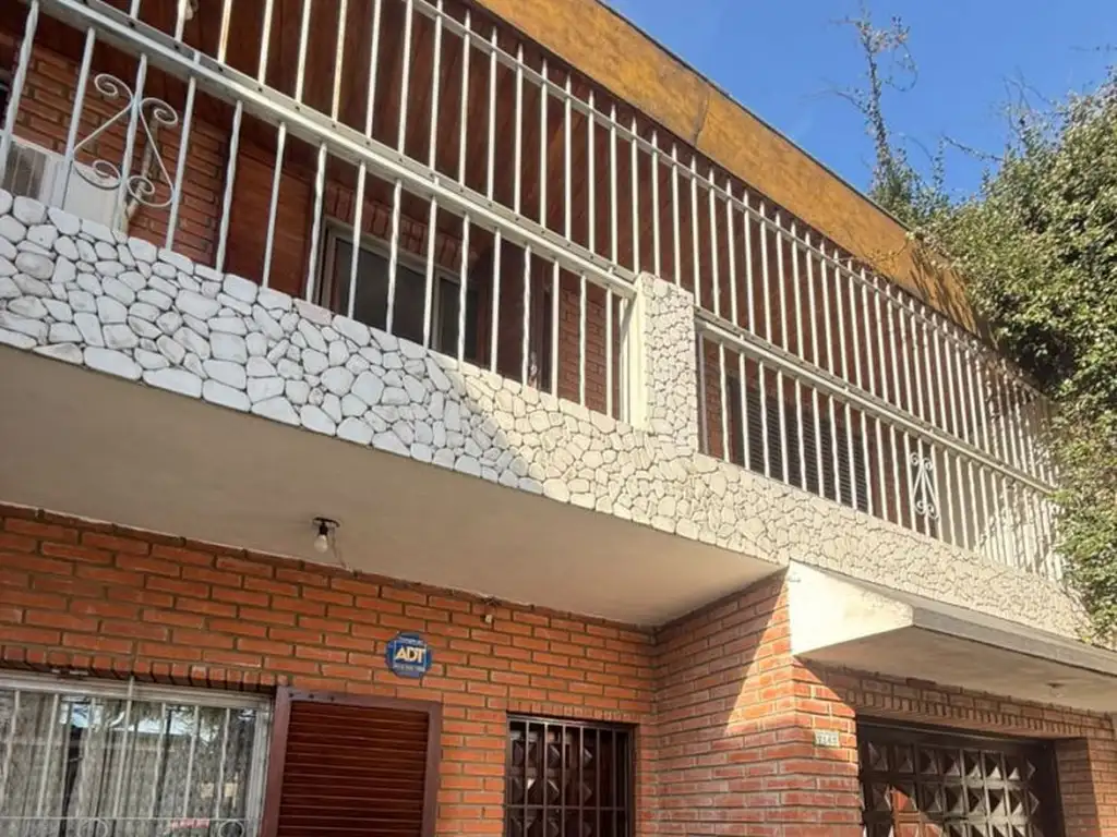 Foto de venta de casa en mataderos de 5 ambientes, imagen 1