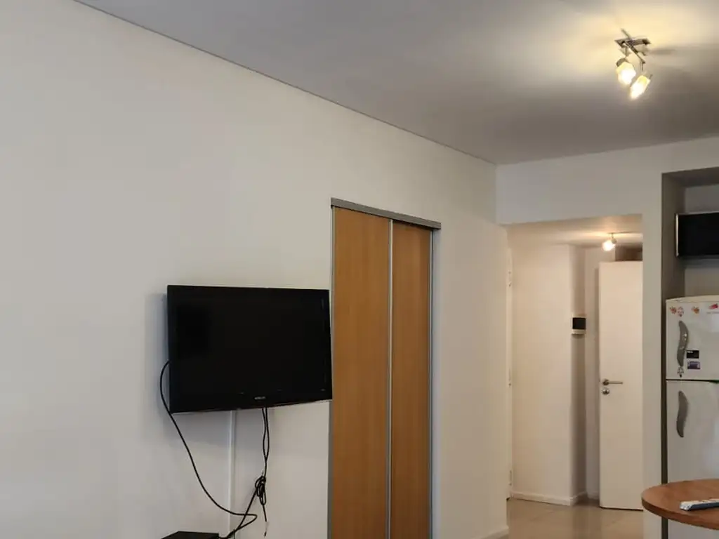 Foto de EXCELENTE MONOAMBIENTE AMUEBLADO AL FRENTE CON BALCÓN, imagen 4