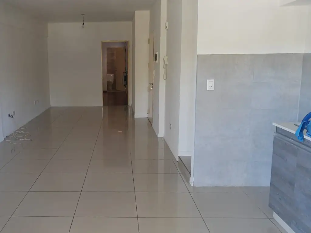 Foto de EXCELENTE 2 AMBIENTES AL FRENTE CON PATIO, imagen 2