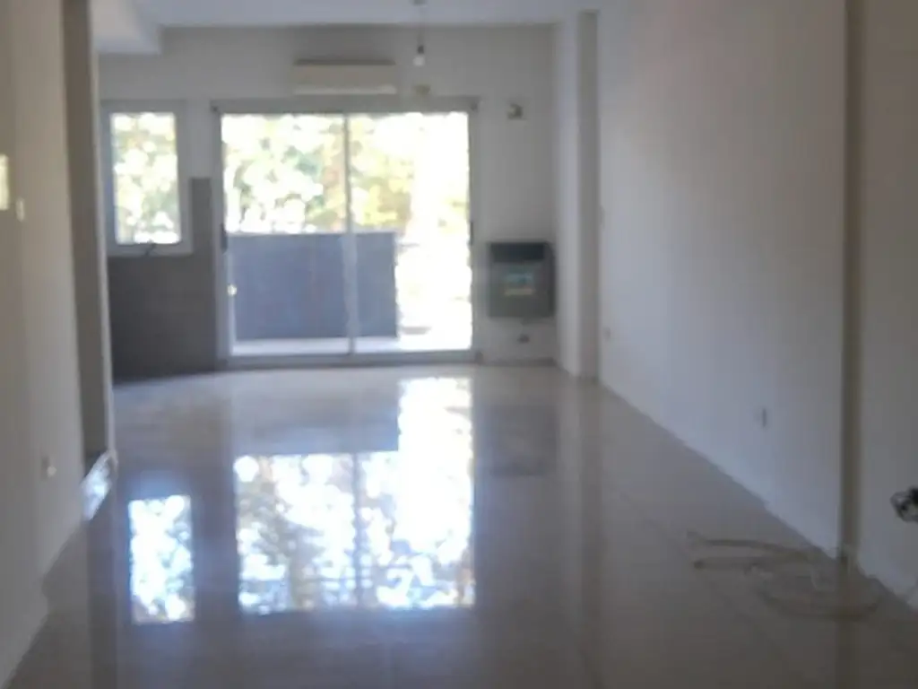 Foto de EXCELENTE 2 AMBIENTES AL FRENTE CON PATIO, imagen 1