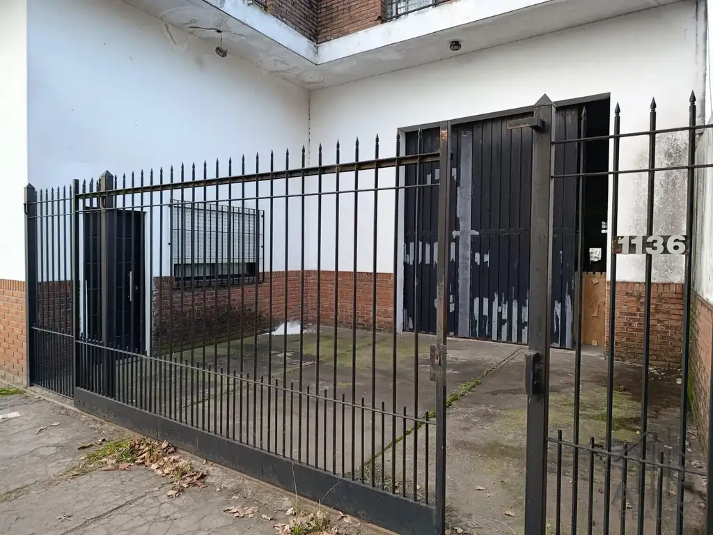 Foto de Depósito en alquiler de 350m2 ubicado en Quilmes Oeste, imagen 1