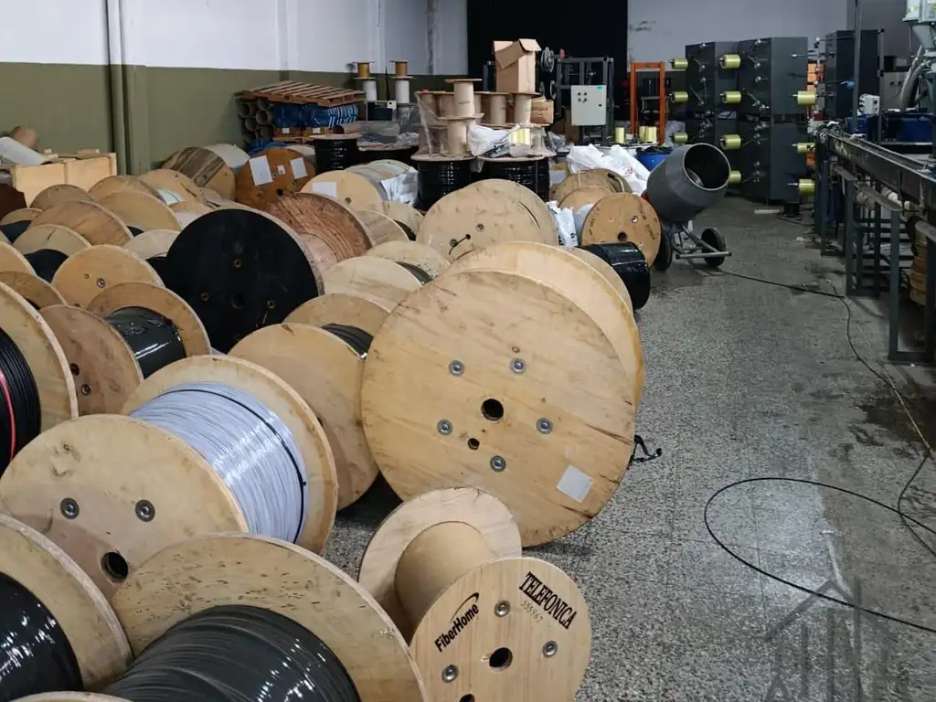 Foto de Depósito en alquiler de 350m2 ubicado en Quilmes Oeste, imagen 3
