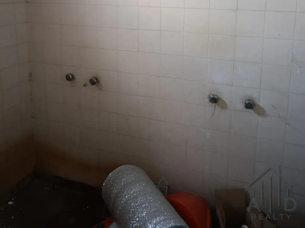 Foto de Depósito en alquiler de 350m2 ubicado en Quilmes Oeste, imagen 2