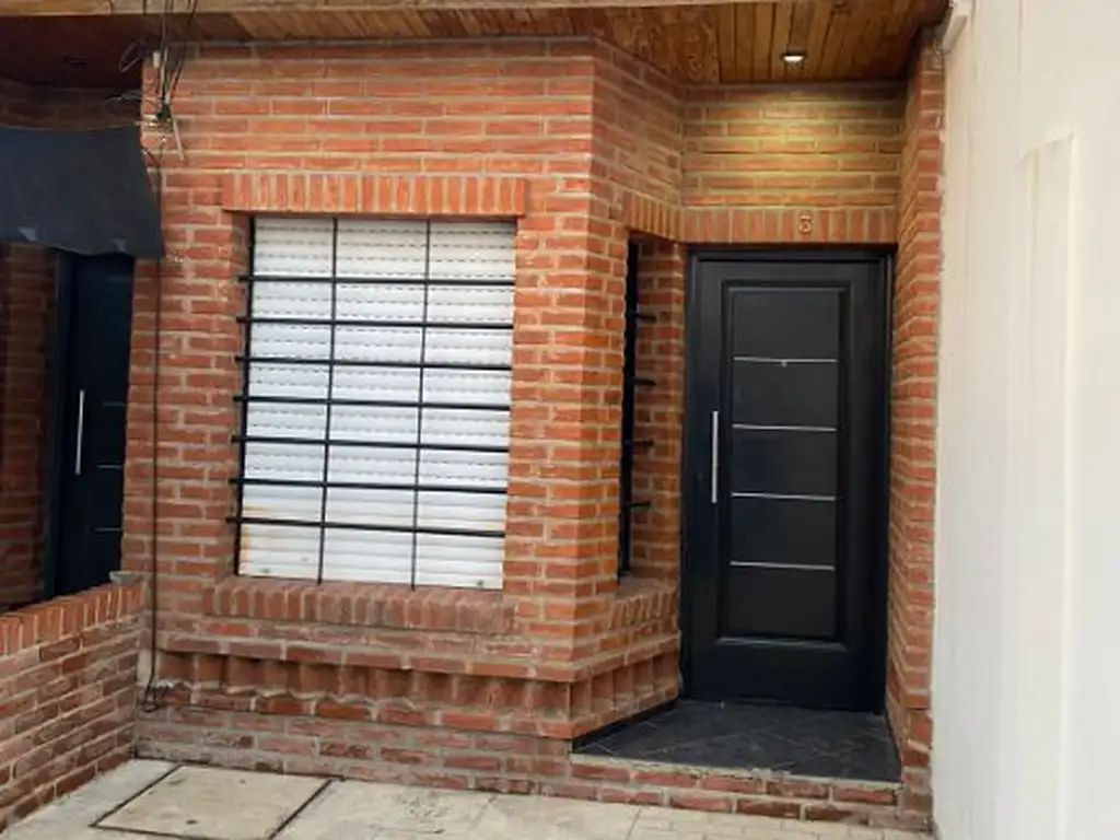 Foto de DUPLEX DE 2 AMBIENTES EN ALQUILER CON COCHERA Y PATIO EN VILLA LUZURIAGA, imagen 4