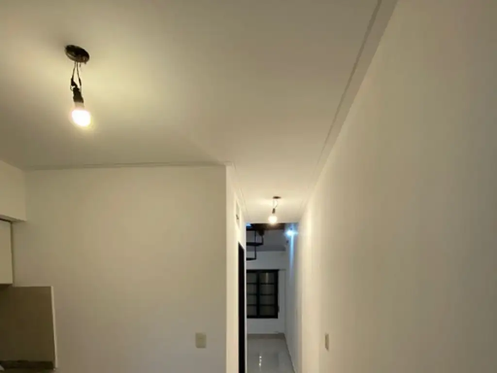 Foto de DUPLEX DE 2 AMBIENTES EN ALQUILER CON COCHERA Y PATIO EN VILLA LUZURIAGA, imagen 3