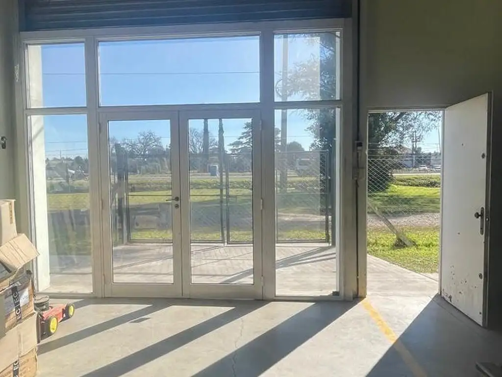 Foto de Local en Alquiler en Luján, G.B.A. Zona Oeste, Argentina, imagen 2