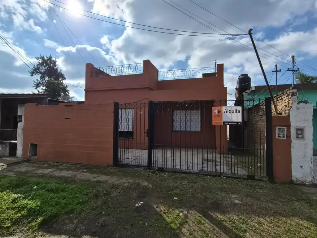 Foto de Casa amplia en San Miguel, tres ambientes, imagen 1