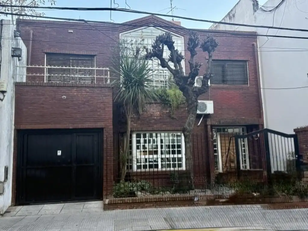 Foto de Casa de 5 Ambientes en 3 Plantas con Jardín y Garage, imagen 1